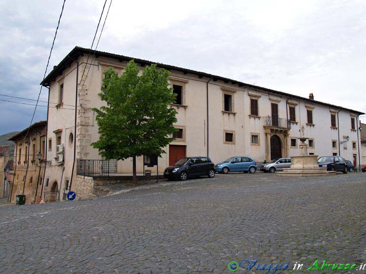 07_P5114860+.jpg - 07_P5114860+.jpg - Il Palazzo Barberini (XVII sec.).